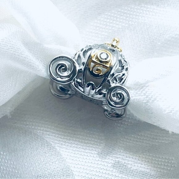 🏰 NWOT LOT Princess Cinderella  & her Enchanted Carriage Charms✨💙 - Picture 12 of 16